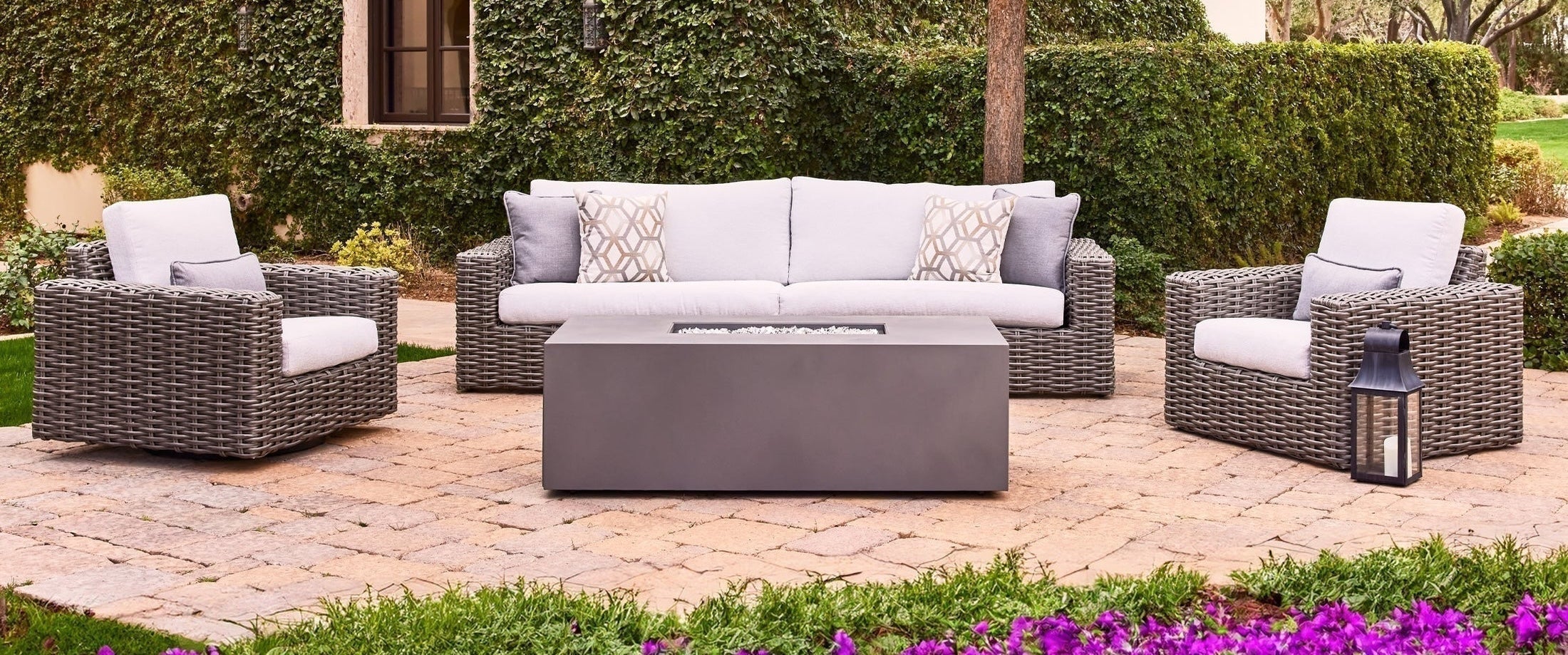 How to Create a Cozy Outdoor Living Room with the Right Furniture ...