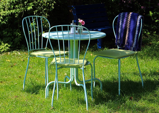 How to Pick Patio Furniture If You're Terrified of Bugs