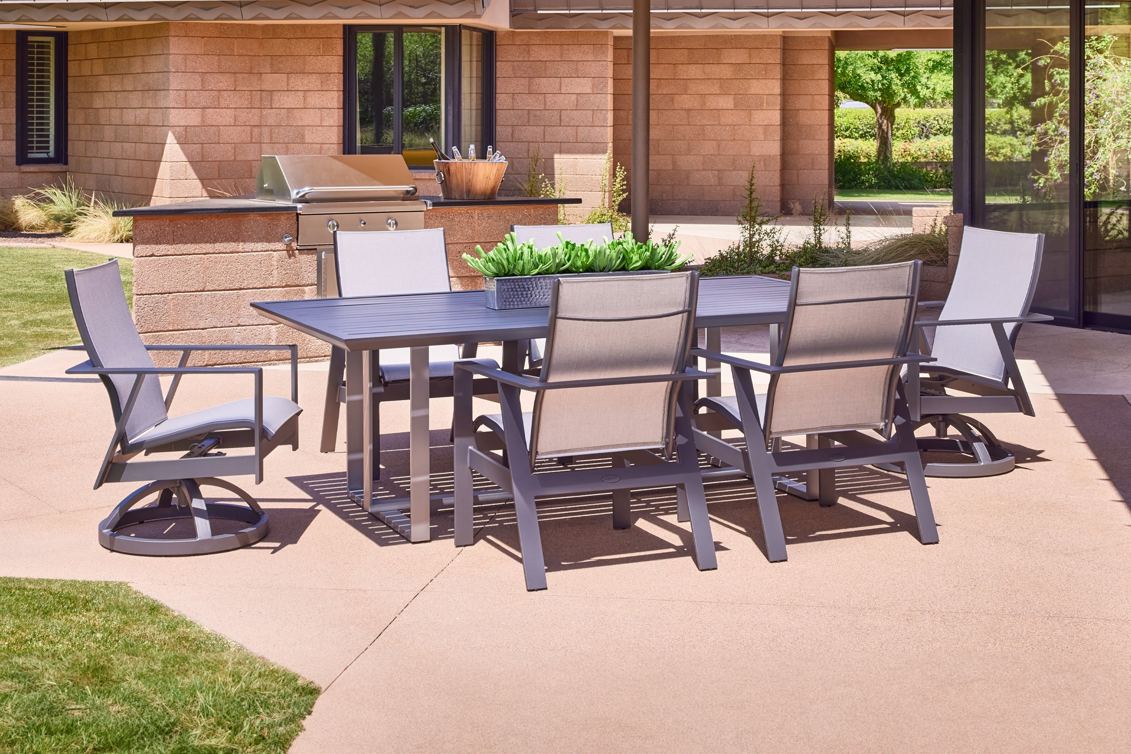 Outdoor Dining – Today's Patio