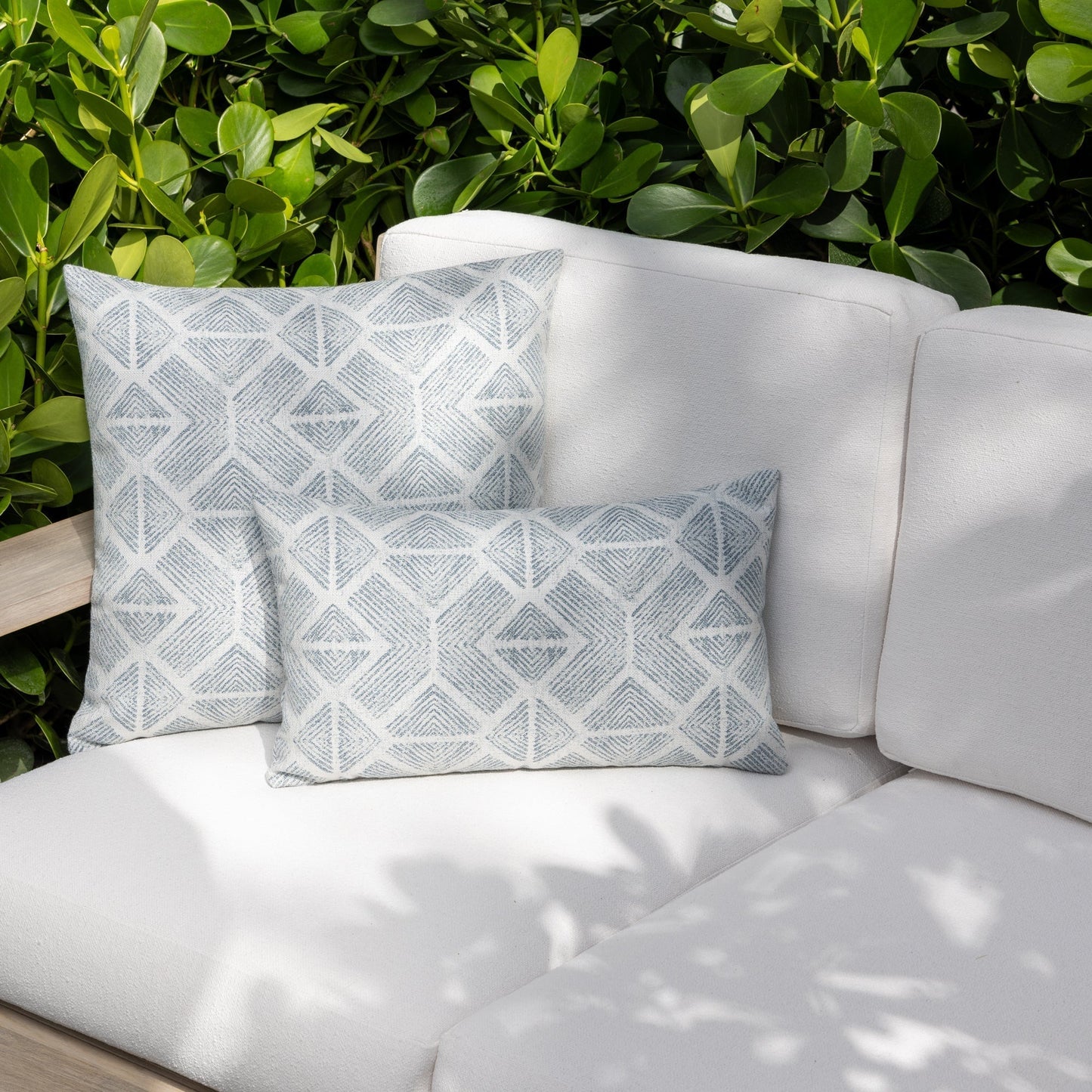 12" x 20" Elaine Smith Pillow Bakuba Stream, image 4