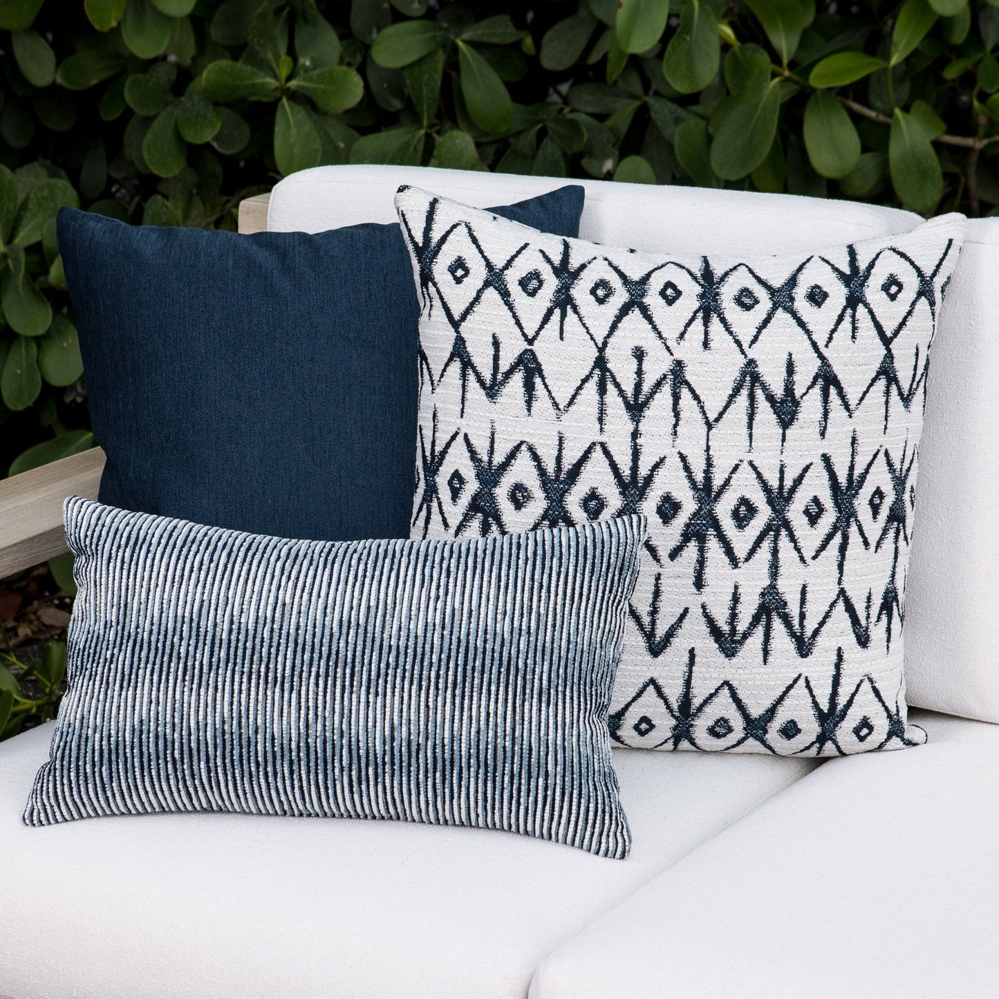12" x 20" Elaine Smith Pillow Progress Indigo, image 4