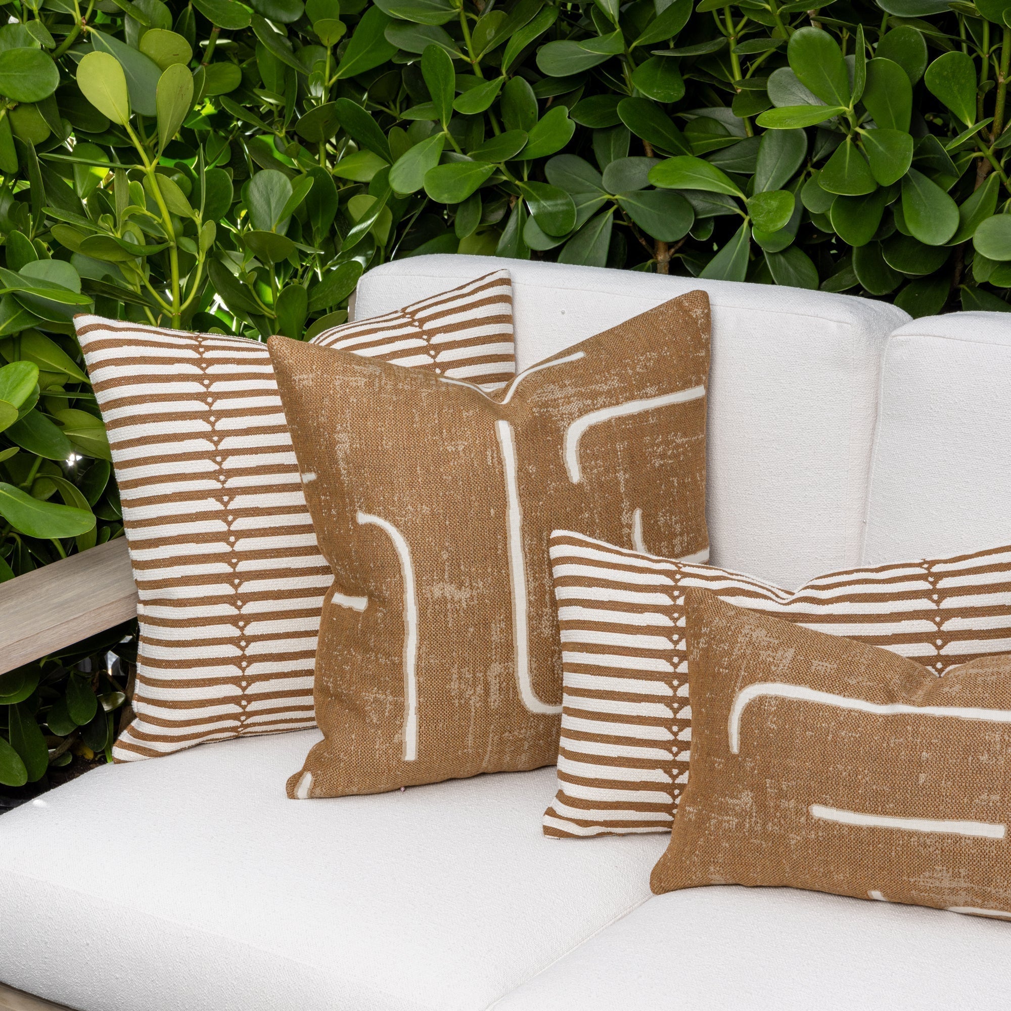 12" x 20" Elaine Smith Pillow Instinct Caramel
