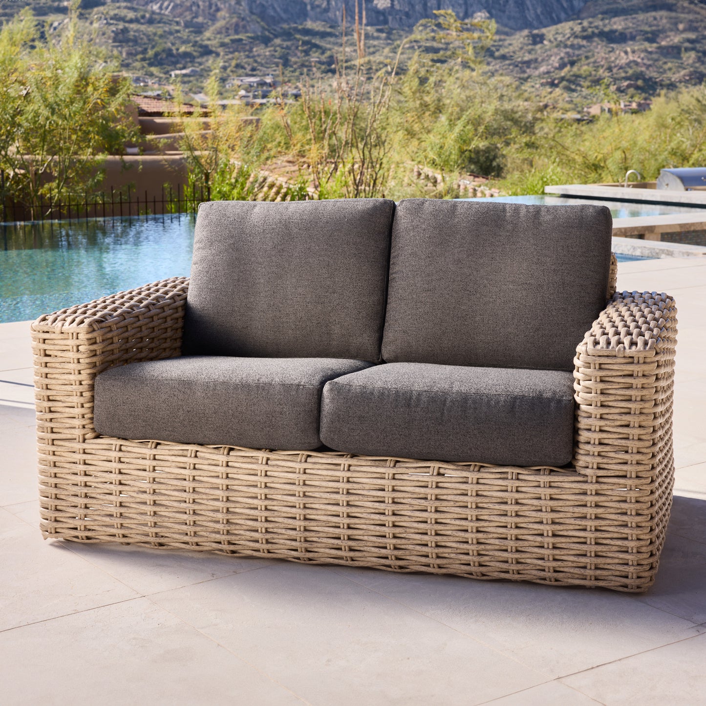 Ebel Mia Loveseat, image 3