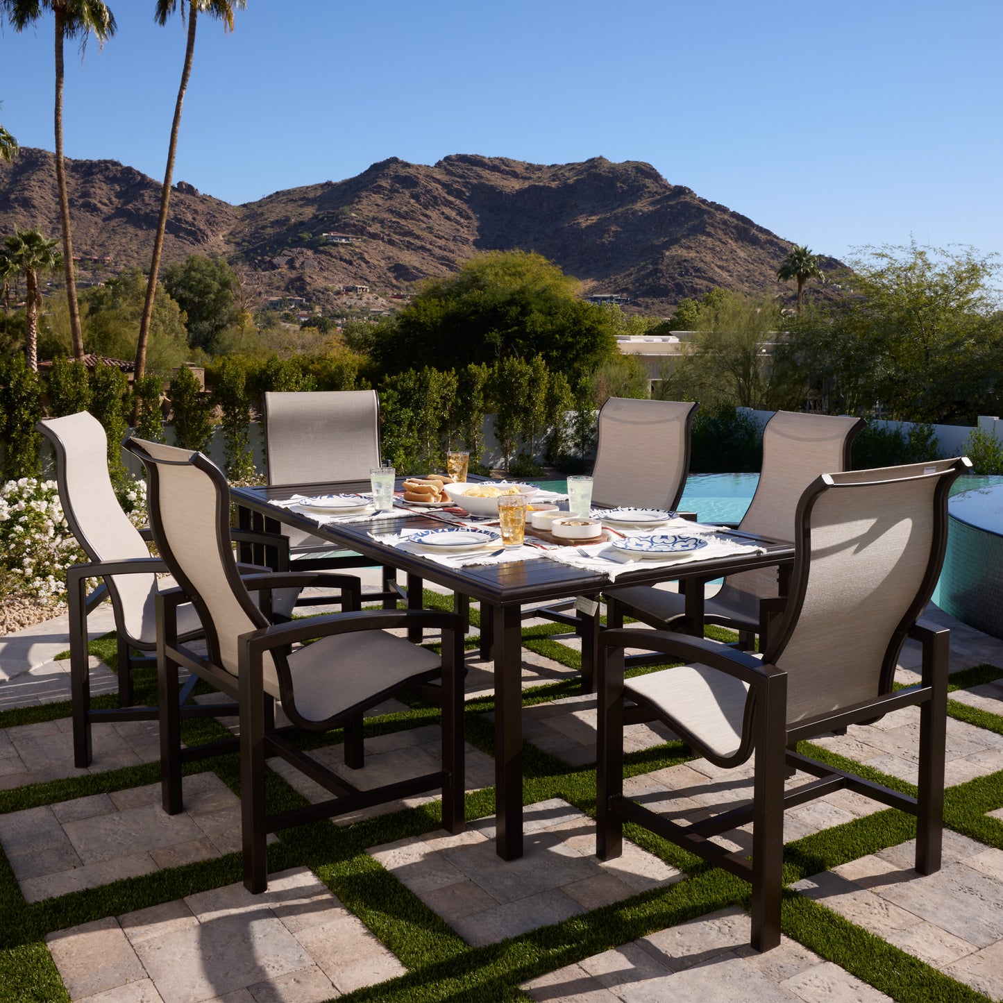 Amici 66" x 42" Dining Table, image 4