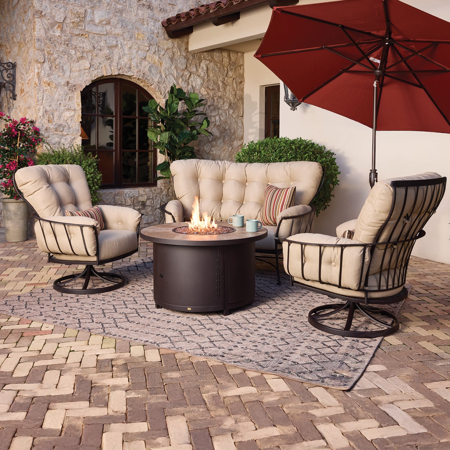 Monterra Curved Loveseat, image 3