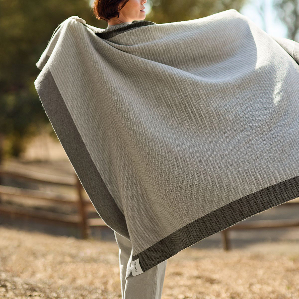 Sunbrella Signature Throw Terrace Edge Fog Lifesytle, image 5